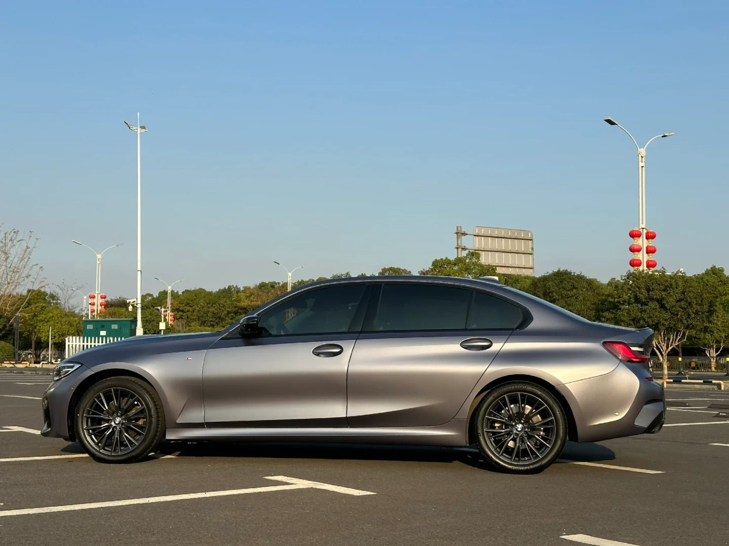 Matte Metallic Satin Carbon Grey Car Vinyl Wrap product image 10 - Veloro carbon fiber vinyl wrap