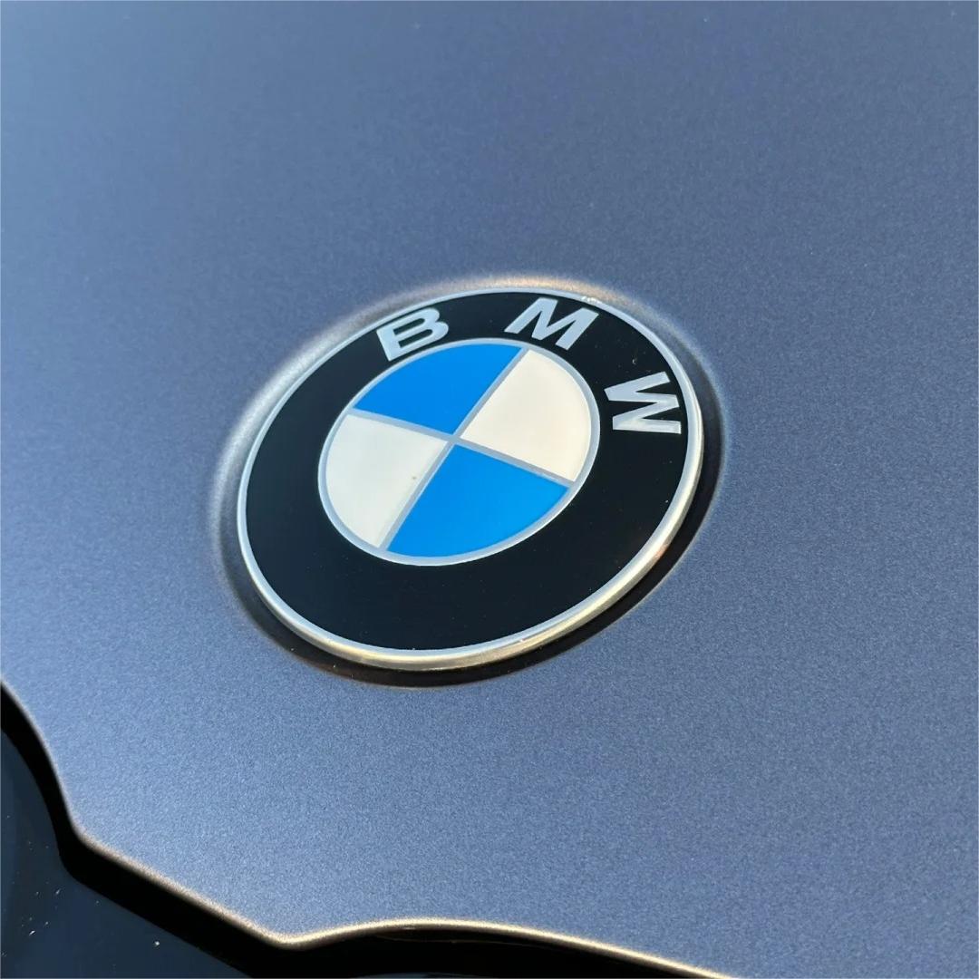 Matte Metallic Satin Carbon Grey Car Vinyl Wrap product image 5 - Veloro carbon fiber vinyl wrap