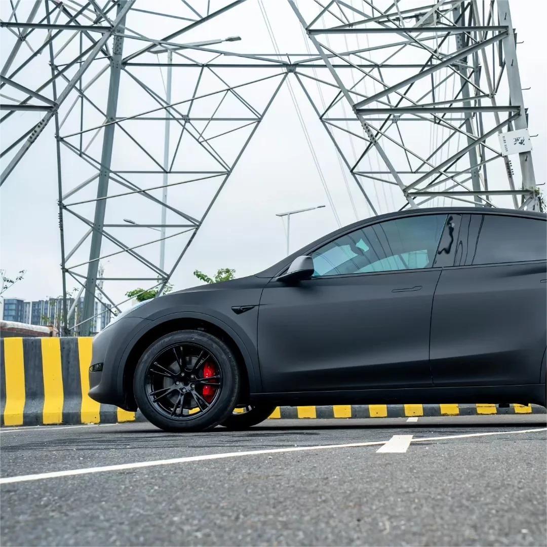Matte Satin Chrome Black Car Vinyl Wrap product image 4 - Veloro chrome vinyl wrap