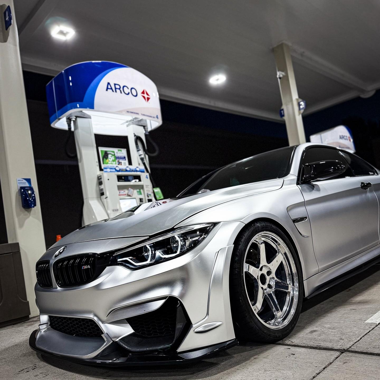 Matte Satin Chrome Silver Car Vinyl Wrap | Satin Chrome X Silver Car Wrap product image 4 - Veloro chrome vinyl wrap