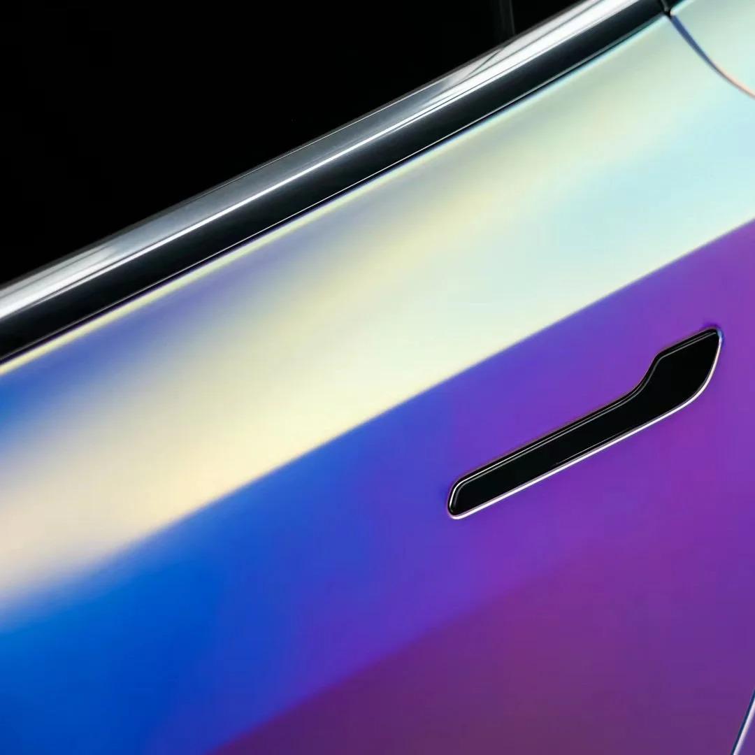 Matte White Holographic Chrome Car Vinyl Wrap product image 7 - Veloro chrome vinyl wrap