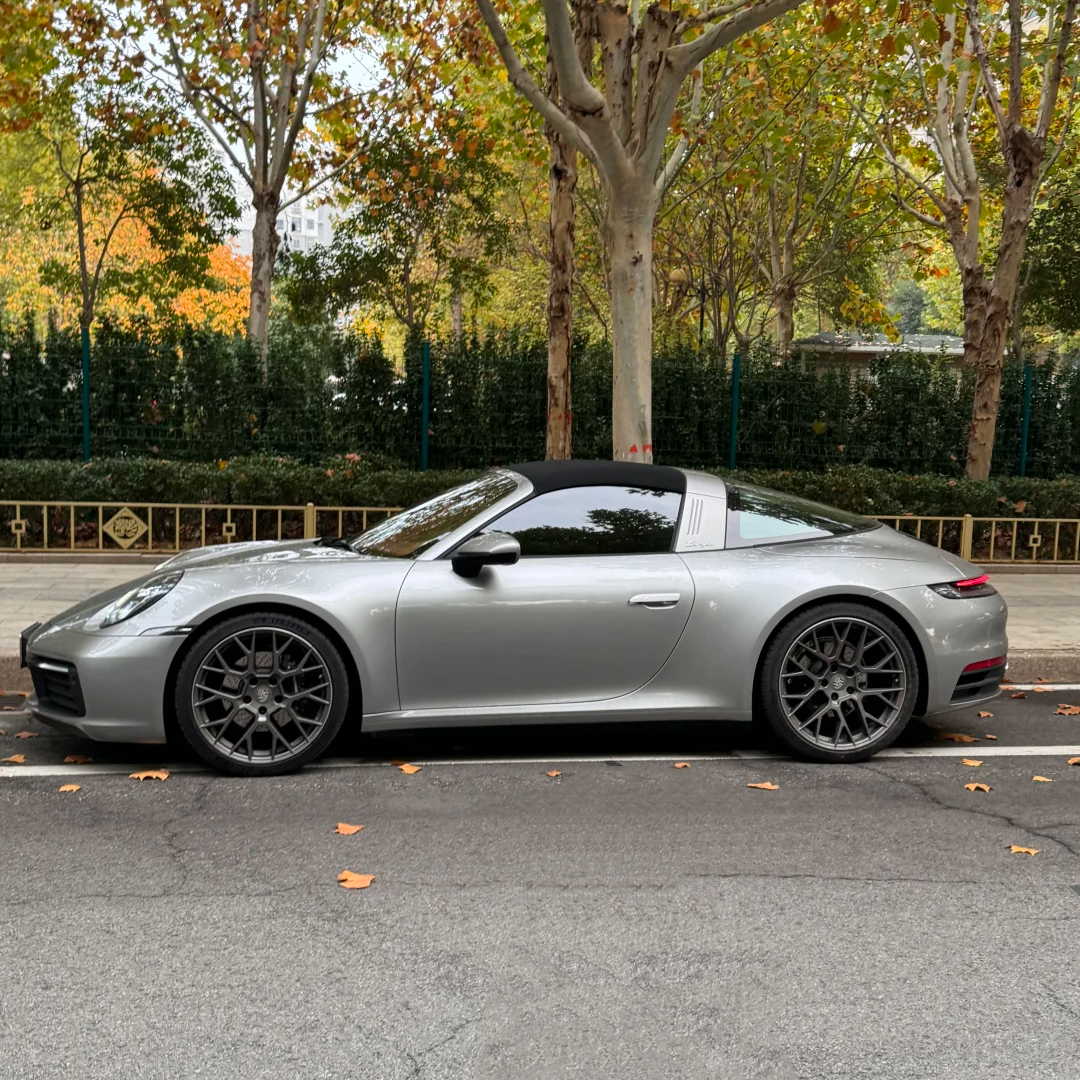 TPU Gloss Metallic Porsche GT Silver Colored PPF Paint Protection Film product image 2 - Veloro paint protection film
