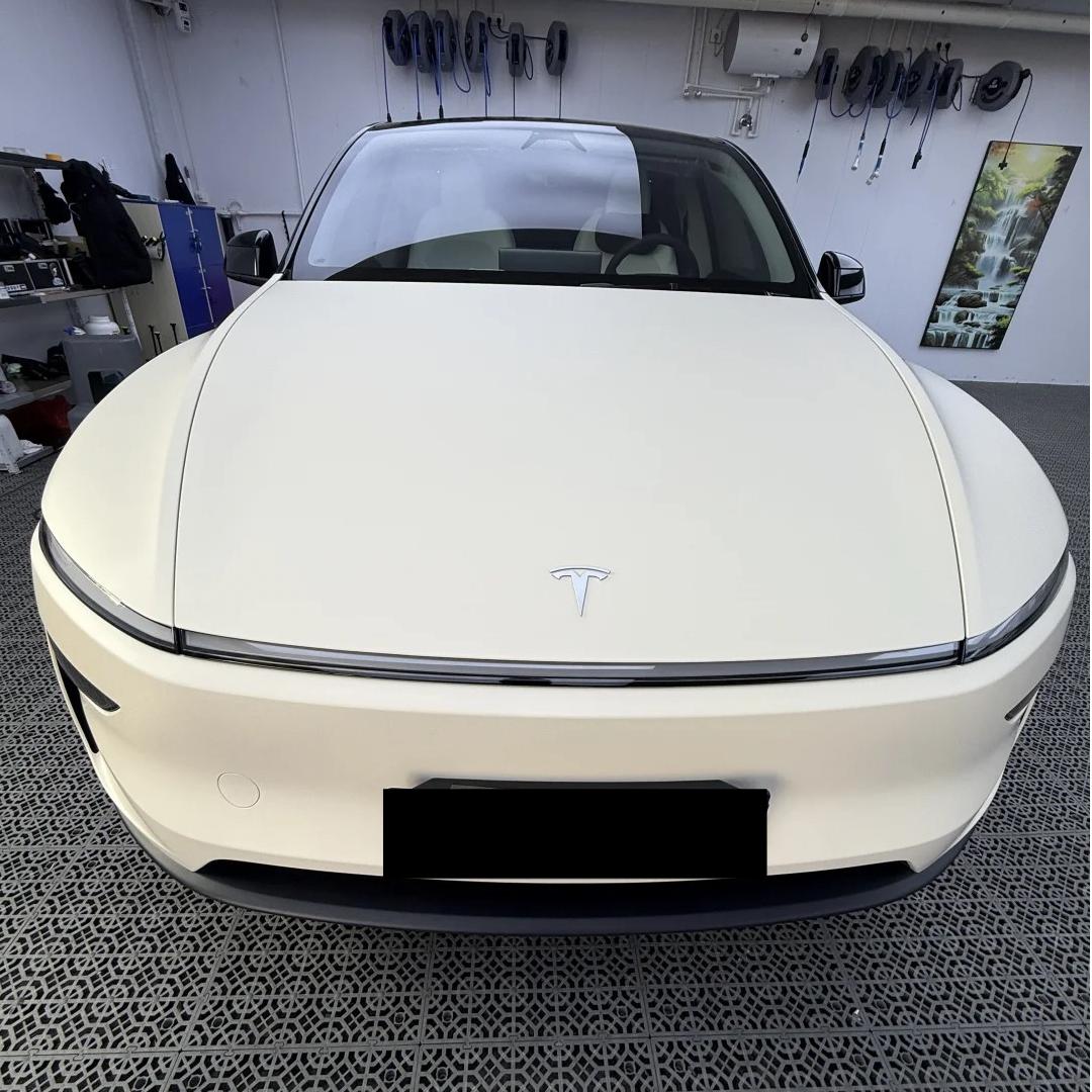 Ultimate Flat Pepper White Car Vinyl Wrap PET product image 2 - Veloro automotive vinyl wrap