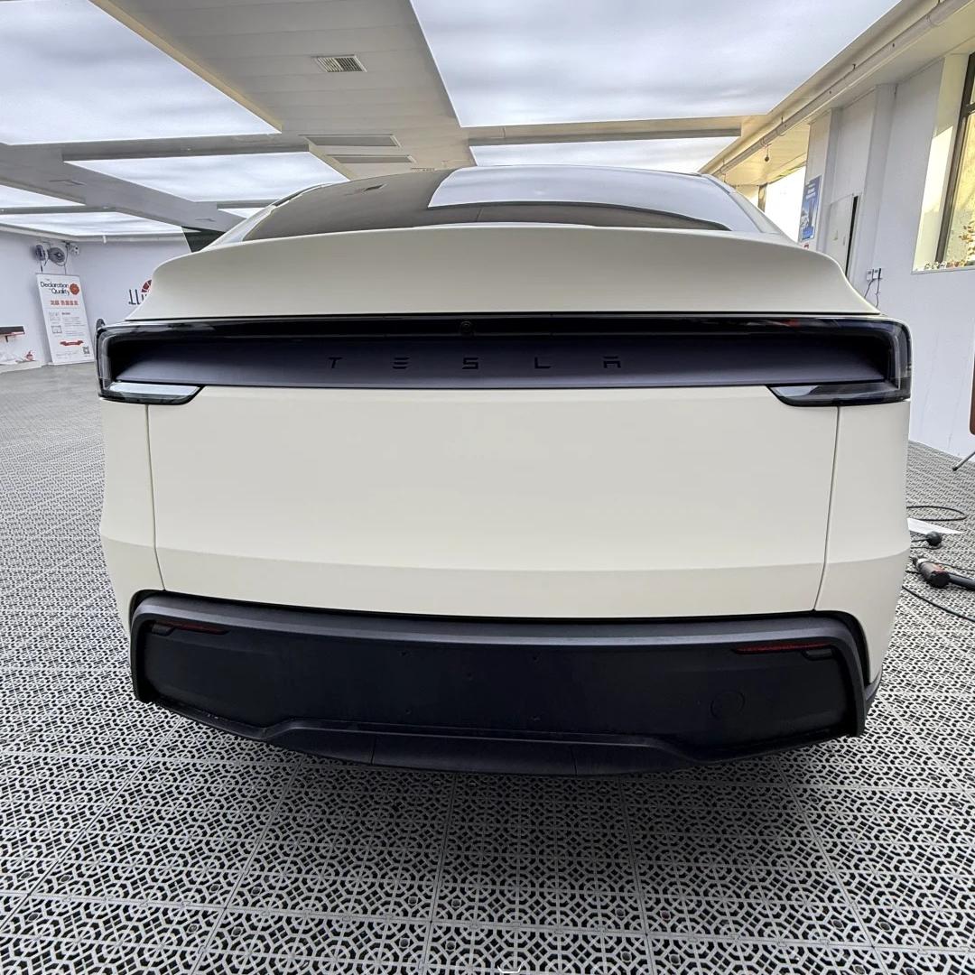 Ultimate Flat Pepper White Car Vinyl Wrap PET product image 3 - Veloro automotive vinyl wrap