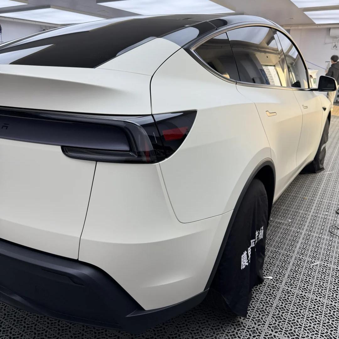Ultimate Flat Pepper White Car Vinyl Wrap PET product image 6 - Veloro automotive vinyl wrap