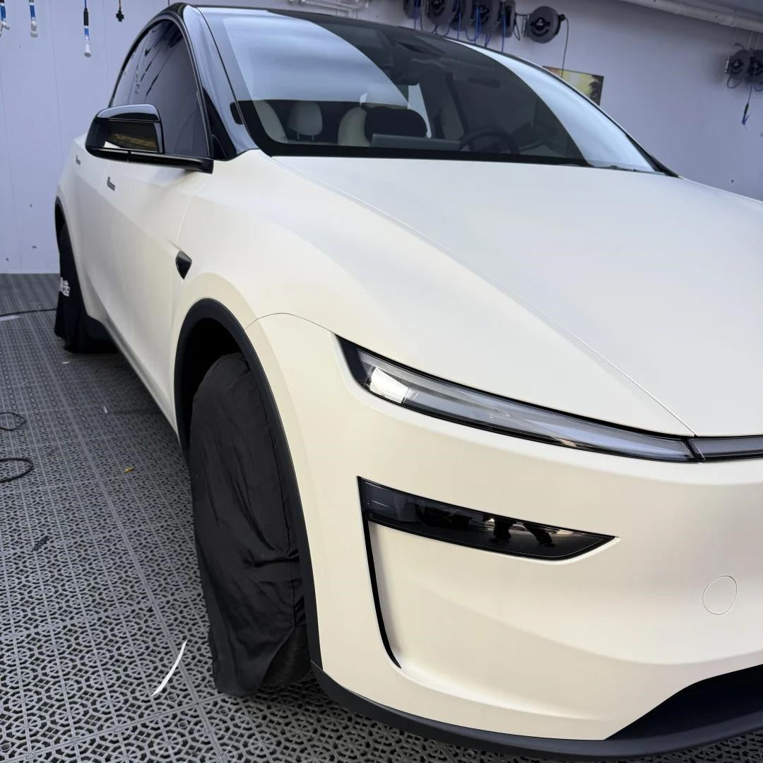 Ultimate Flat Pepper White Car Vinyl Wrap PET product image 5 - Veloro automotive vinyl wrap