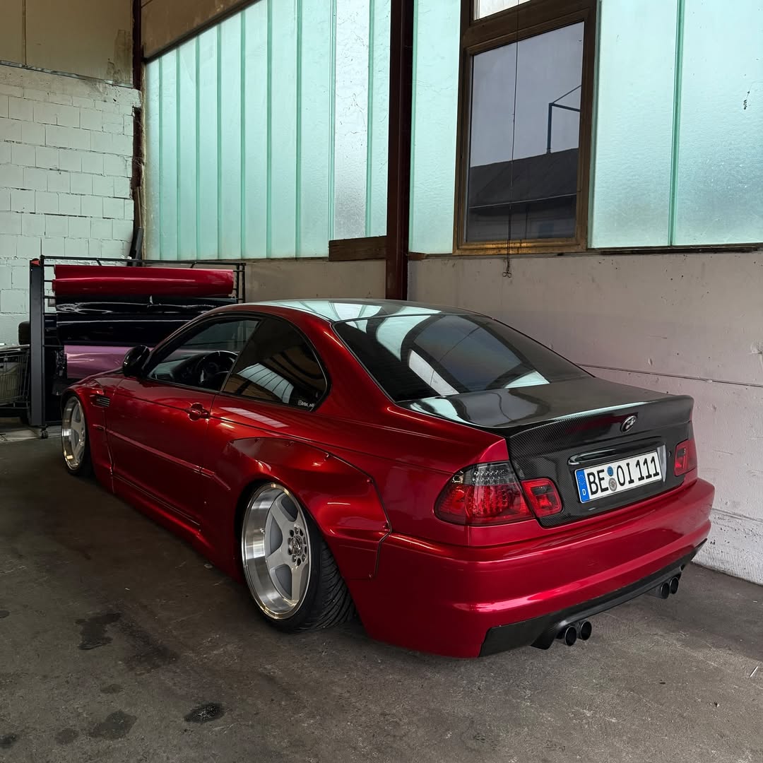Ultra Glossy Metallic Vampire Red Car Vinyl Wrap BMW PET product image 13 - Veloro metallic vinyl wrap