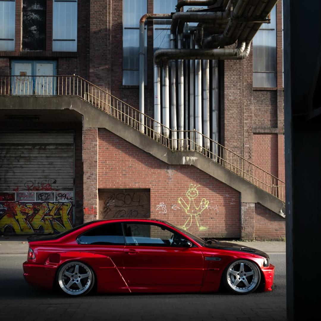 Ultra Glossy Metallic Vampire Red Car Vinyl Wrap BMW PET product image 4 - Veloro metallic vinyl wrap