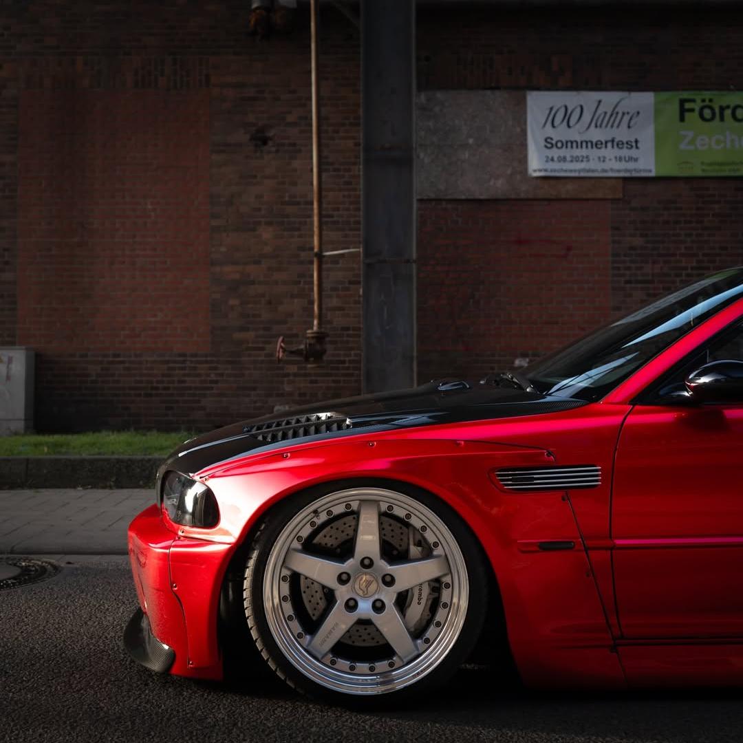 Ultra Glossy Metallic Vampire Red Car Vinyl Wrap BMW PET product image 6 - Veloro metallic vinyl wrap
