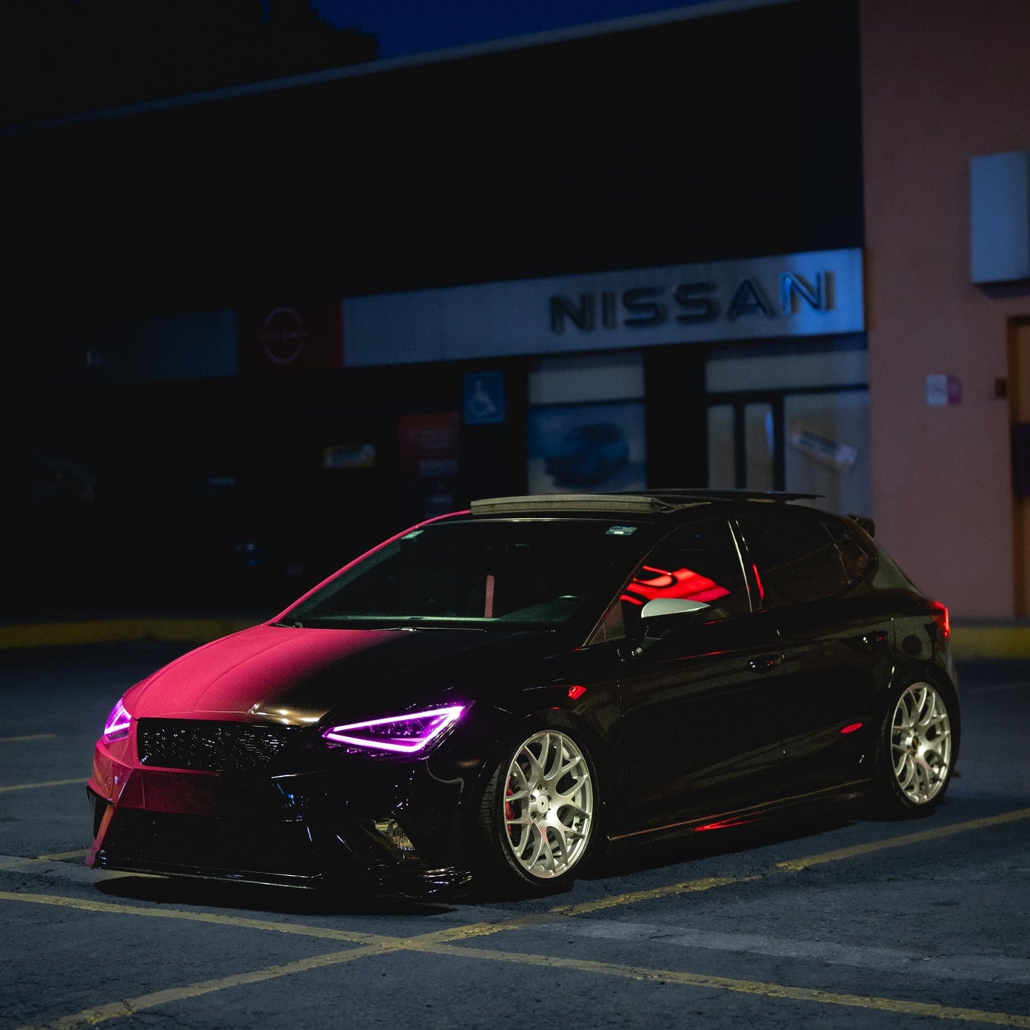 Gloss Ruby Star Red To Piano Black Gradient Custom Car Wraps product image 3 - Veloro gloss vinyl wrap