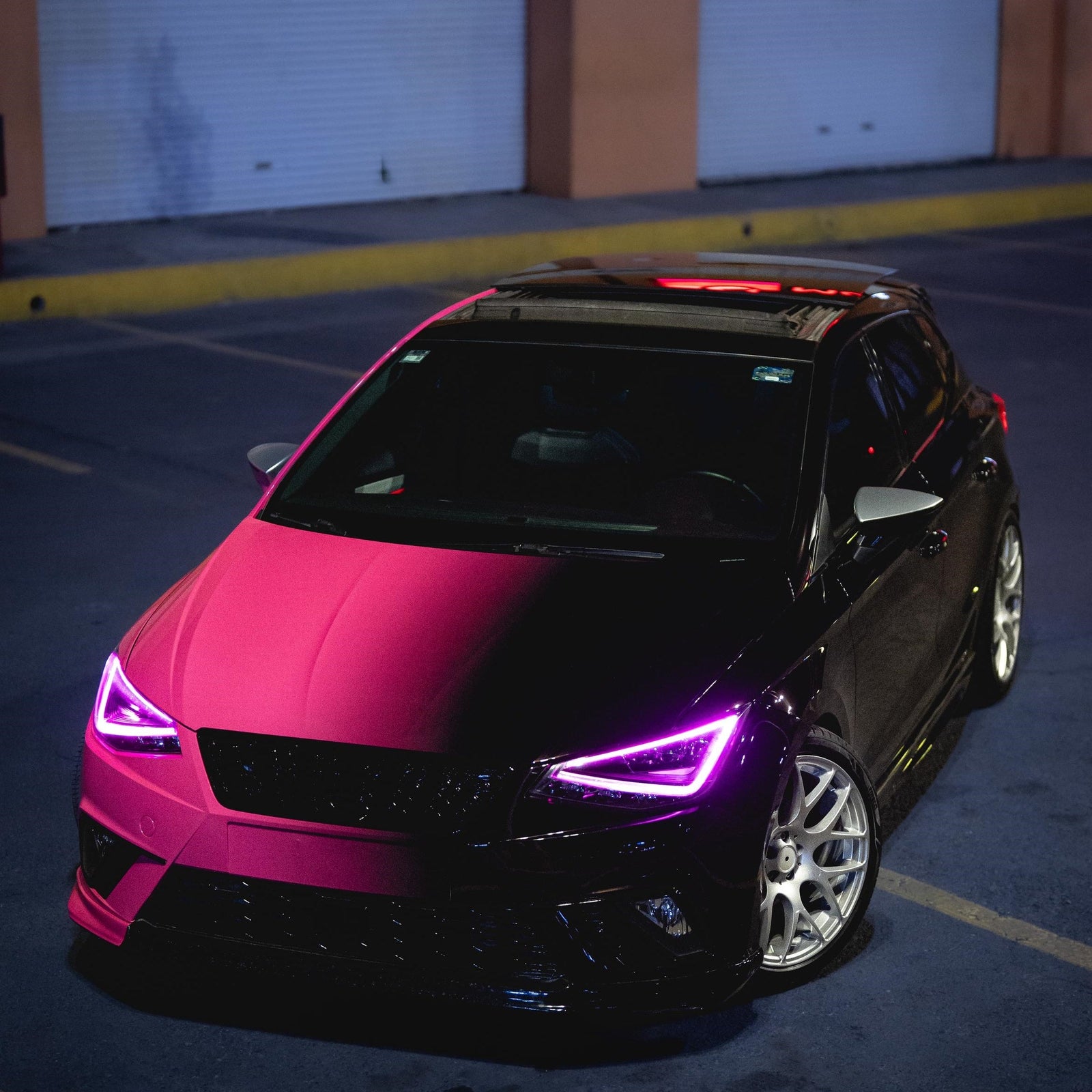 Gloss Ruby Star Red To Piano Black Gradient Custom Car Wraps product image 2 - Veloro gloss vinyl wrap