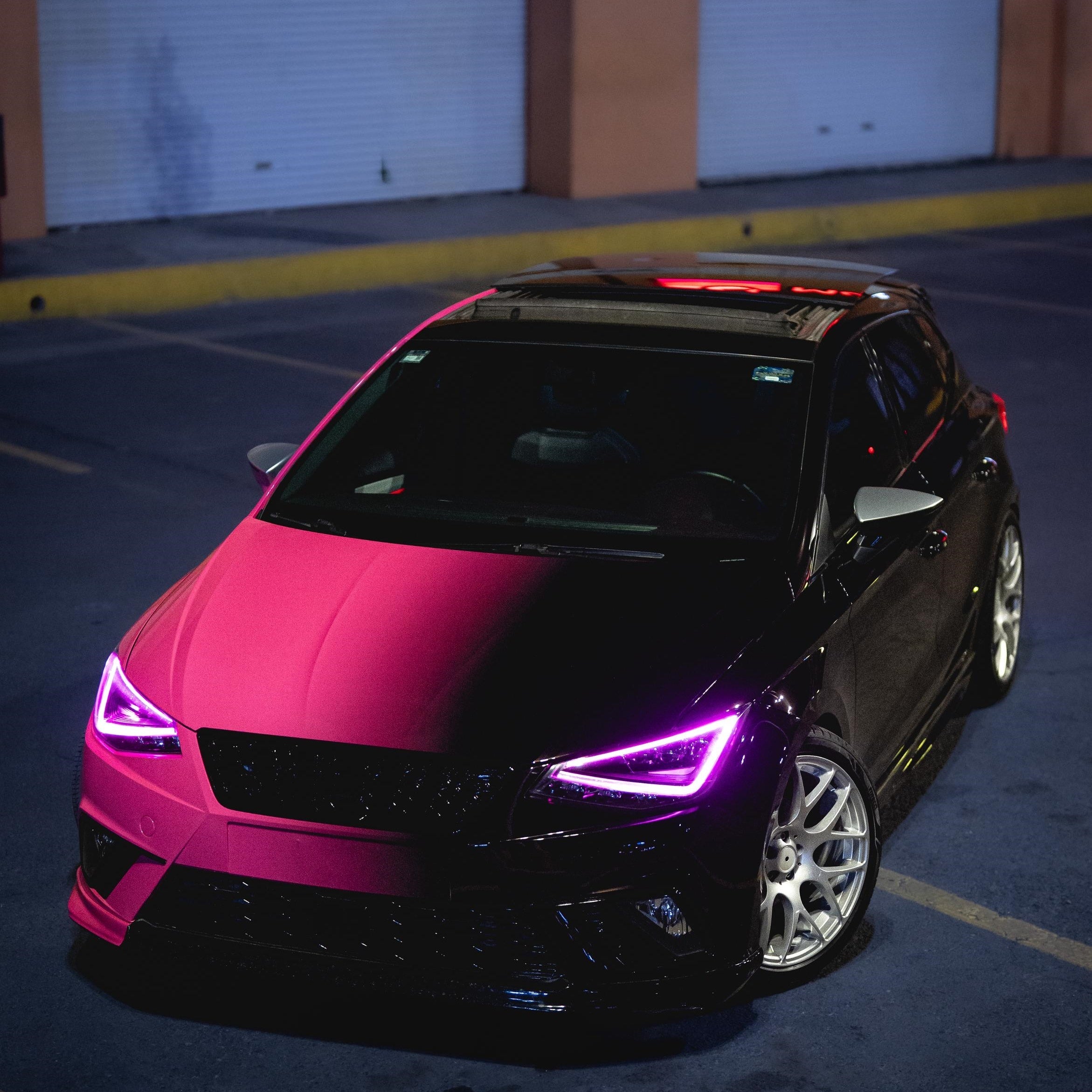 Gloss Ruby Star Red To Piano Black Gradient Custom Car Wraps product image 2 - Veloro gloss vinyl wrap