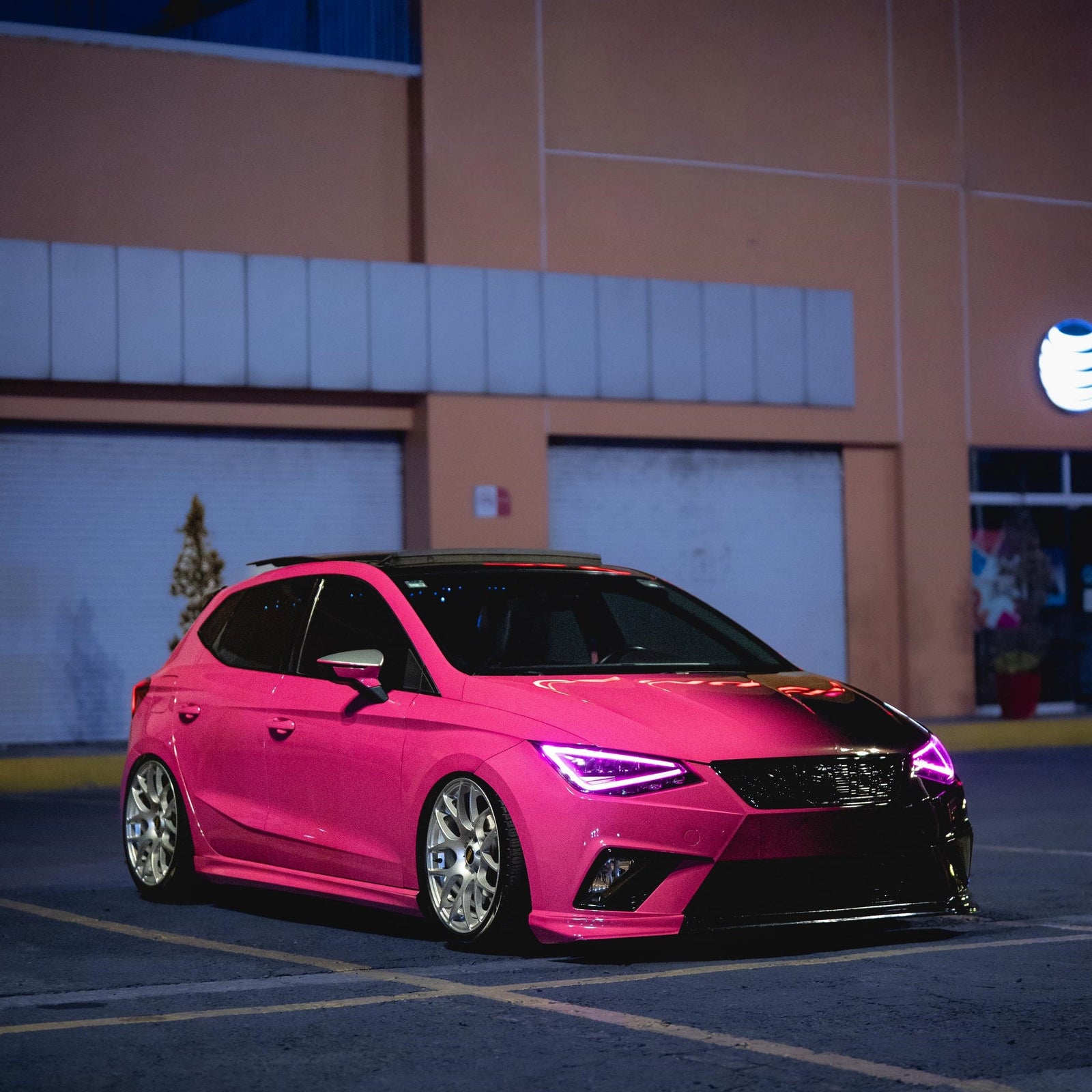 Gloss Ruby Star Red To Piano Black Gradient Custom Car Wraps product image 4 - Veloro gloss vinyl wrap