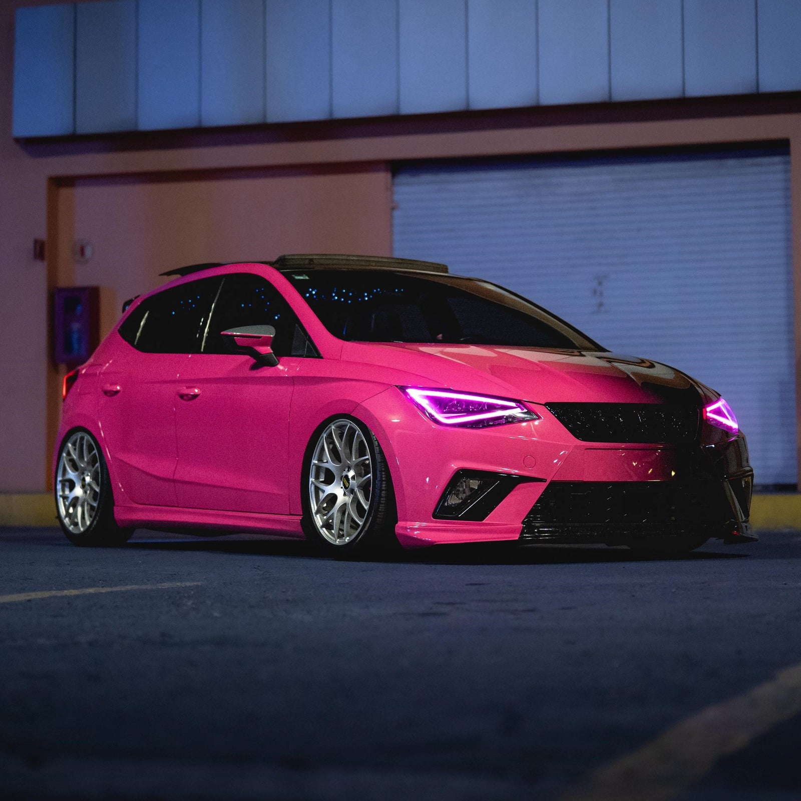 Gloss Ruby Star Red To Piano Black Gradient Custom Car Wraps product image 5 - Veloro gloss vinyl wrap