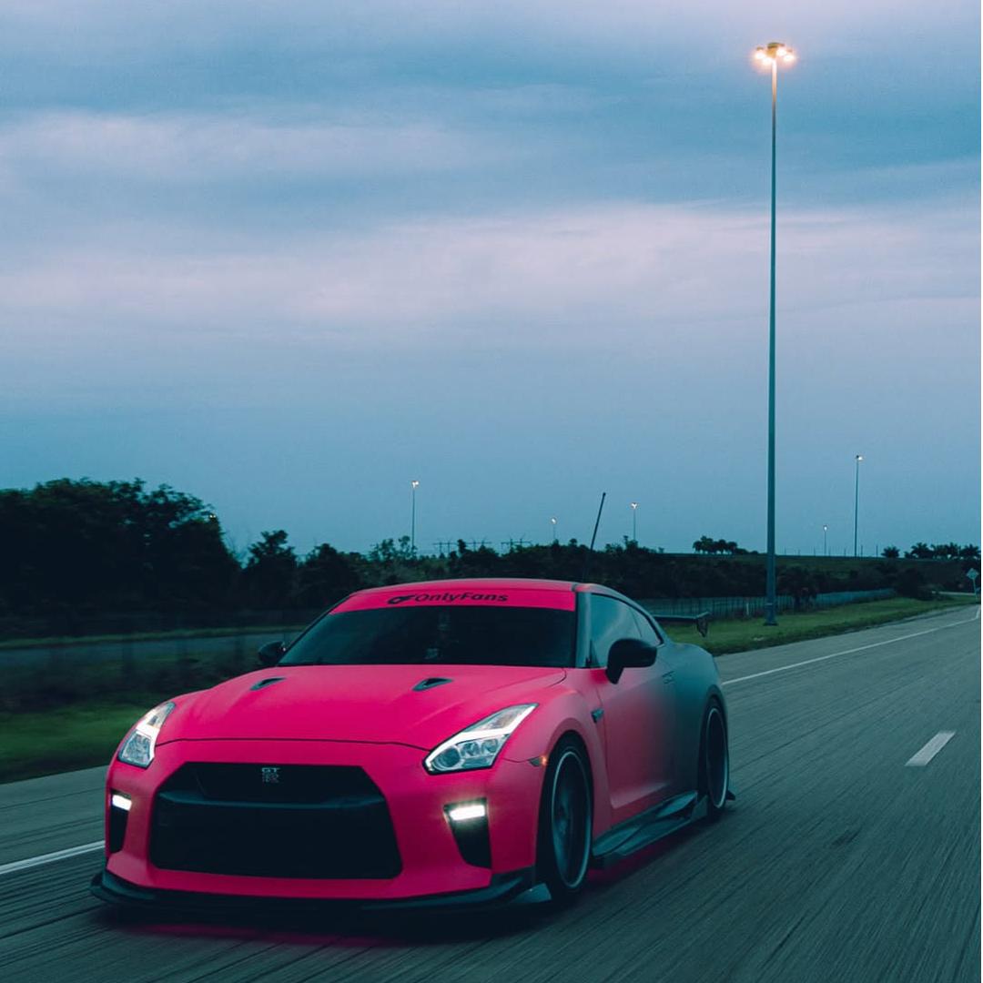 Matte Fluorescent Pink To Black Gradient Custom Car Wrap product image 5 - Veloro matte vinyl wrap